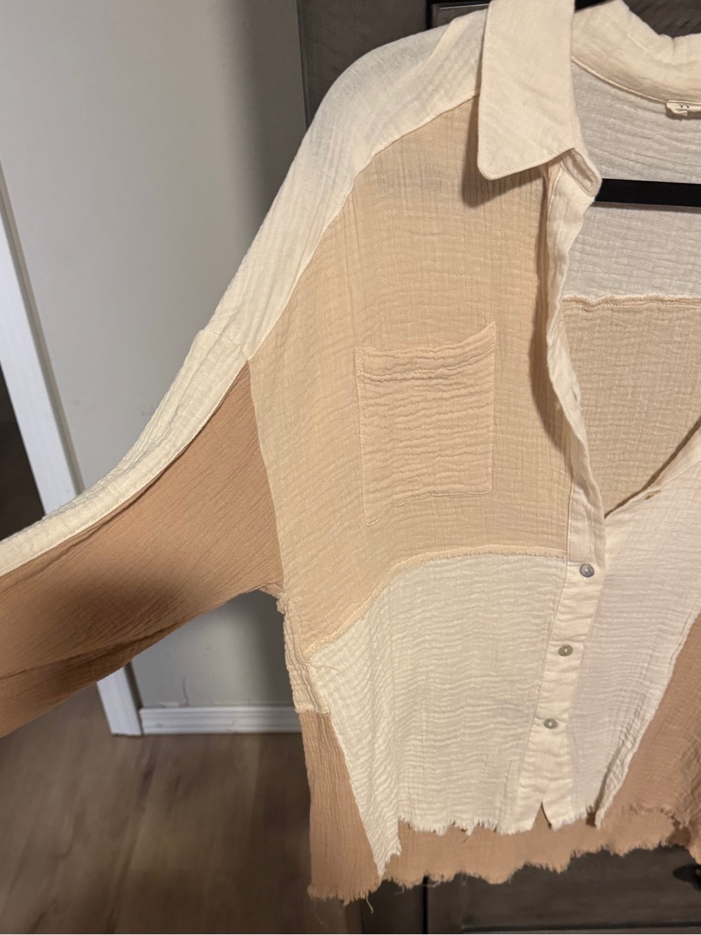 New In Women’s color block neutral button up shirt size large tan cream L